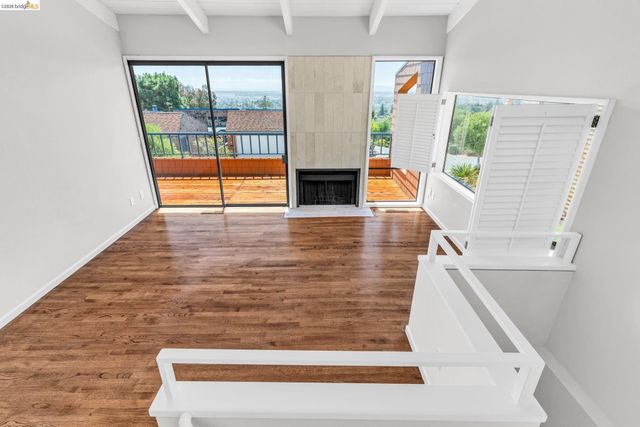 10 Sereno Cir, Oakland, CA 94619
