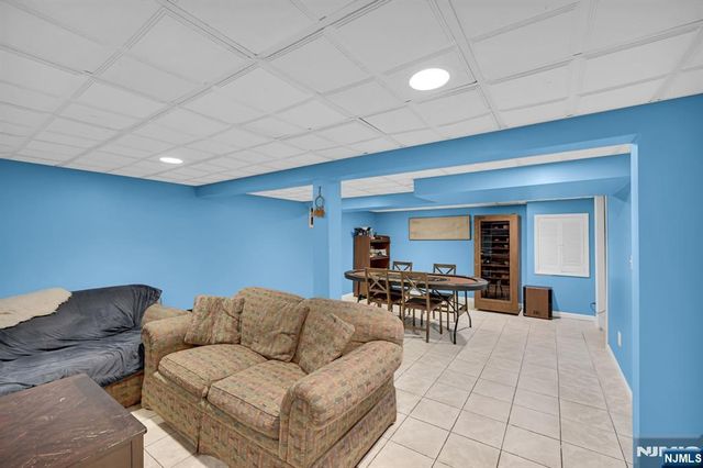 1 King Road, Park Ridge, NJ 07656
