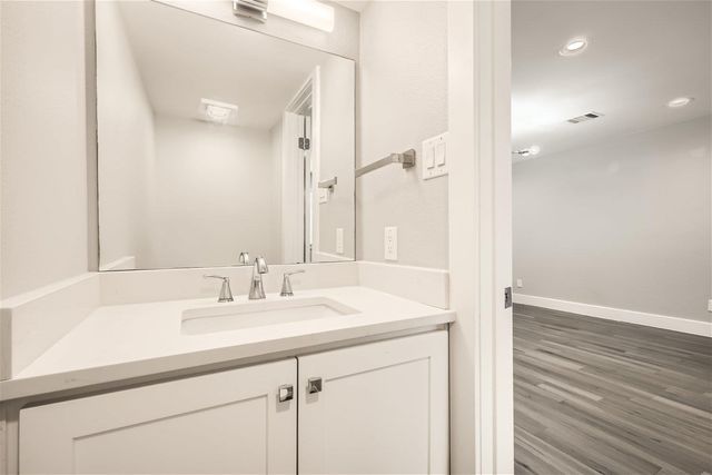 1830 River Crossing CIR D, Austin, TX 78741