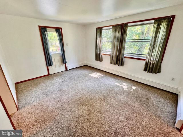24 ASTER LN, Fredericksburg, PA 17026