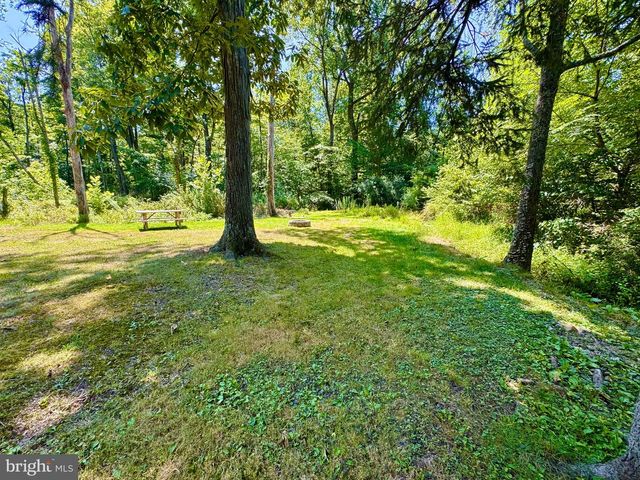 24 ASTER LN, Fredericksburg, PA 17026