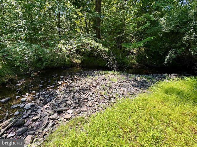 24 ASTER LN, Fredericksburg, PA 17026