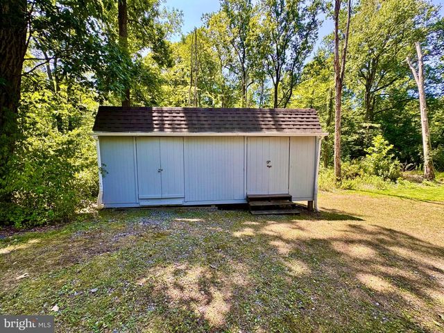 24 ASTER LN, Fredericksburg, PA 17026