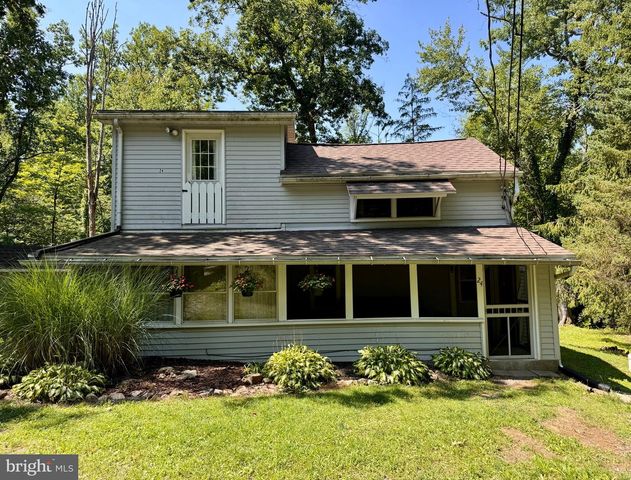 24 ASTER LN, Fredericksburg, PA 17026