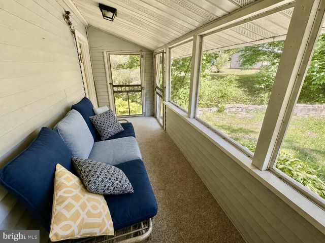 24 ASTER LN, Fredericksburg, PA 17026