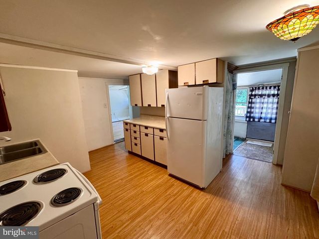 24 ASTER LN, Fredericksburg, PA 17026