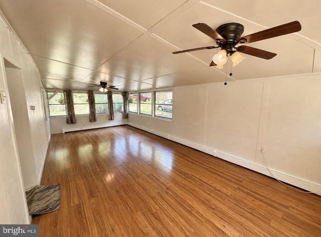 24 ASTER LN, Fredericksburg, PA 17026
