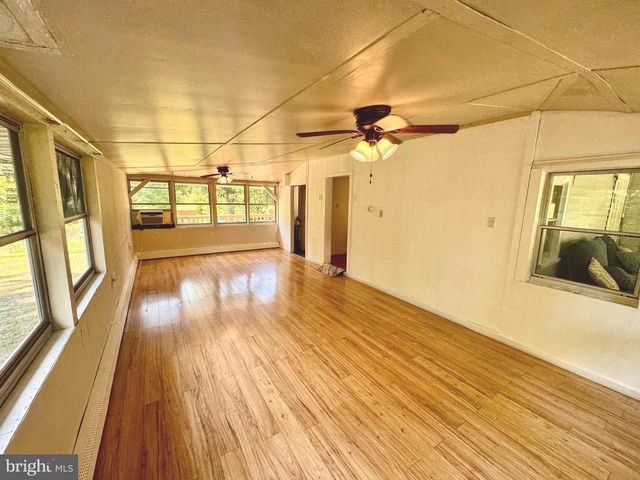 24 ASTER LN, Fredericksburg, PA 17026