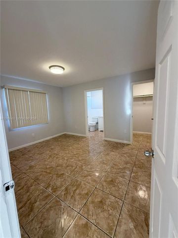 16920 NE 4th CT Back, North Miami Beach, FL 33162