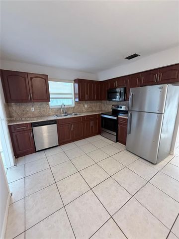 16920 NE 4th CT Back, North Miami Beach, FL 33162