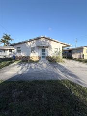 16920 NE 4th CT Back, North Miami Beach, FL 33162