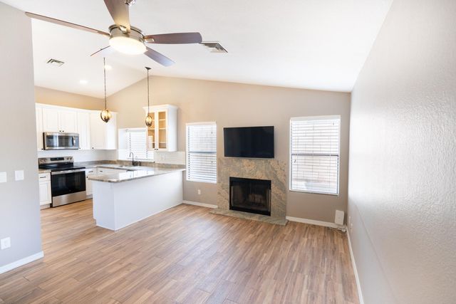 15006 S 27th Way, Phoenix, AZ 85048