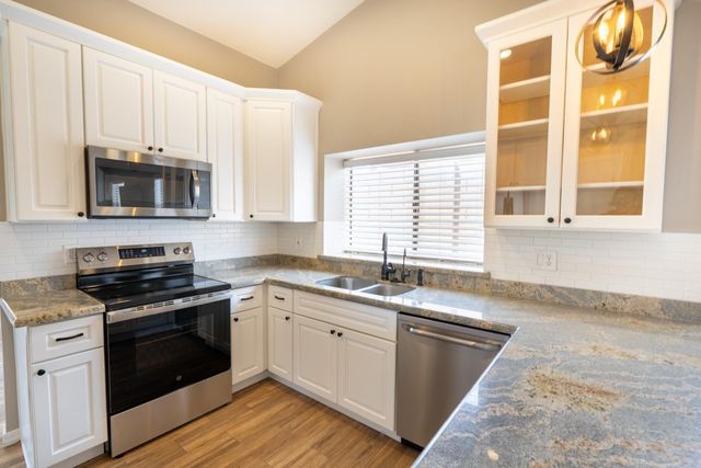 15006 S 27th Way, Phoenix, AZ 85048