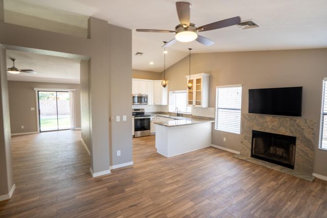 15006 S 27th Way, Phoenix, AZ 85048