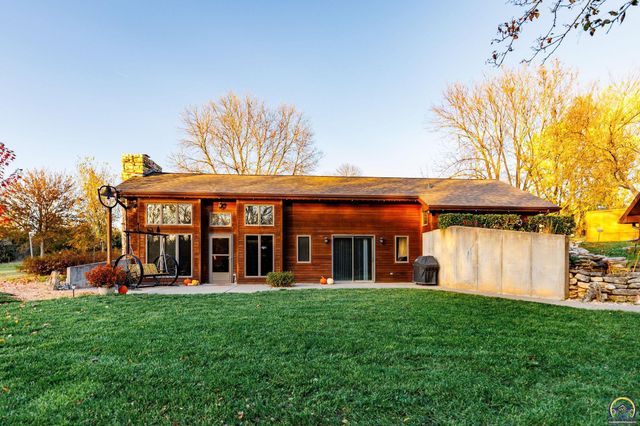 16755 Say Rd, Wamego, KS 66547