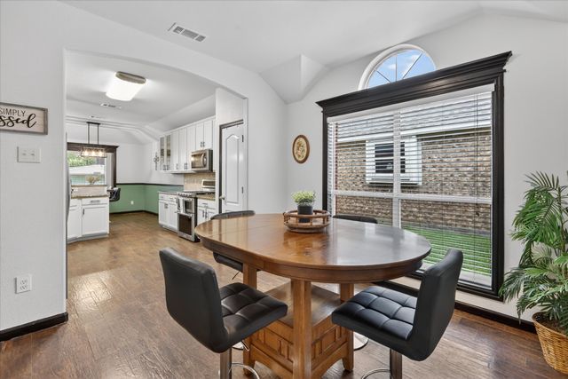 924 Chestnut Lane, Saginaw, TX 76179