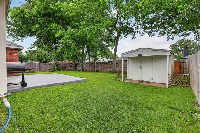 924 Chestnut Lane, Saginaw, TX 76179