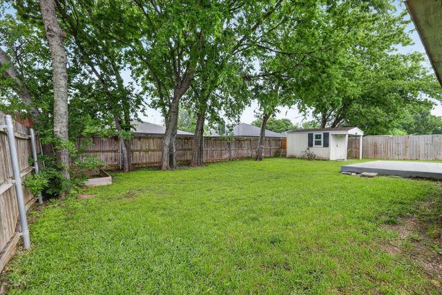 924 Chestnut Lane, Saginaw, TX 76179