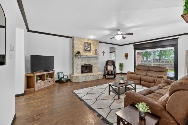 924 Chestnut Lane, Saginaw, TX 76179