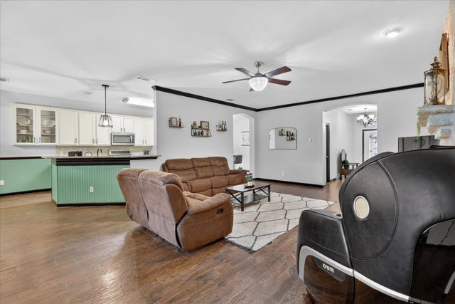 924 Chestnut Lane, Saginaw, TX 76179