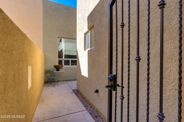 1504 Golden Gate Way, Tubac, AZ 85646