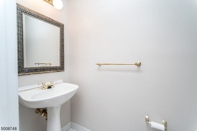 17 Clark Ct, Bernards Twp., NJ 07920