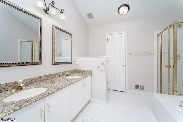 17 Clark Ct, Bernards Twp., NJ 07920