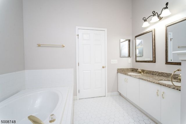 17 Clark Ct, Bernards Twp., NJ 07920