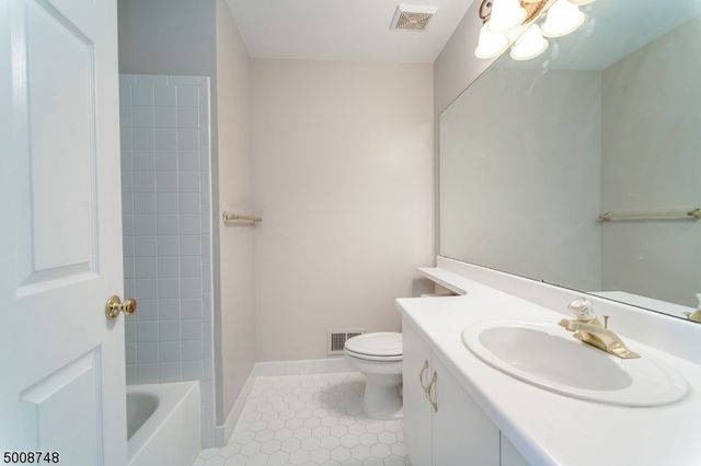 17 Clark Ct, Bernards Twp., NJ 07920