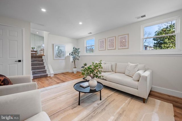 1359 ROCK CHAPEL RD, Herndon, VA 20170