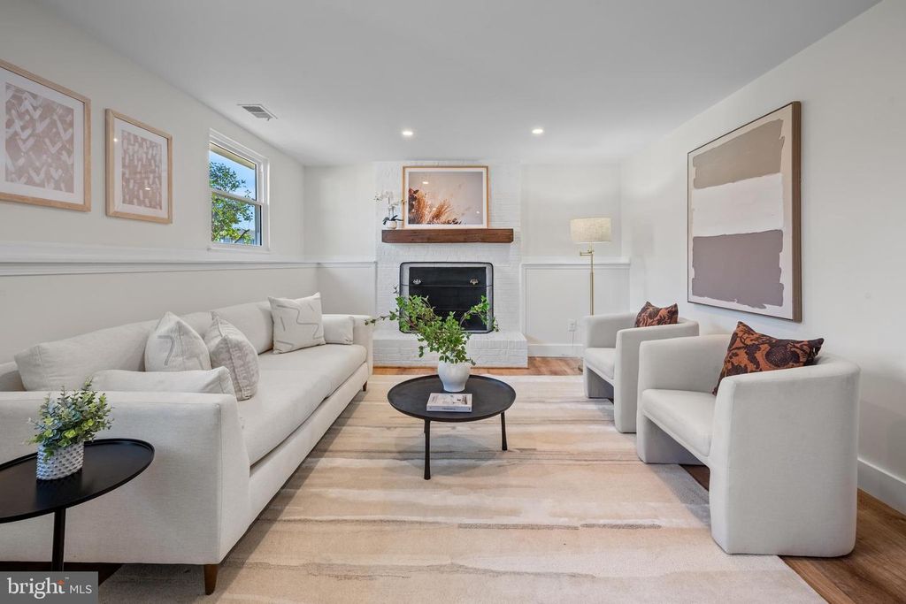 1359 ROCK CHAPEL RD, Herndon, VA 20170