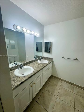 35 SE 3rd Ave 35, Hallandale Beach, FL 33009