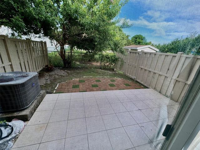 35 SE 3rd Ave 35, Hallandale Beach, FL 33009