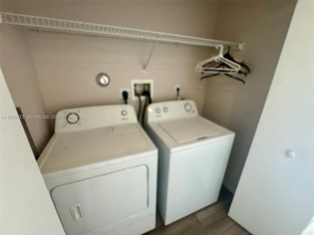 35 SE 3rd Ave 35, Hallandale Beach, FL 33009