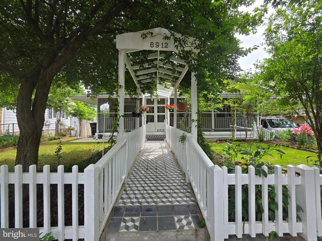 6912 FURNESS AVE, Oxon Hill, MD 20745