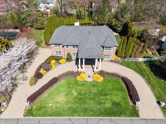 33 King Arthur Court, New City, NY 10956