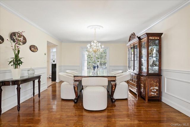 33 King Arthur Court, New City, NY 10956