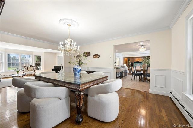 33 King Arthur Court, New City, NY 10956