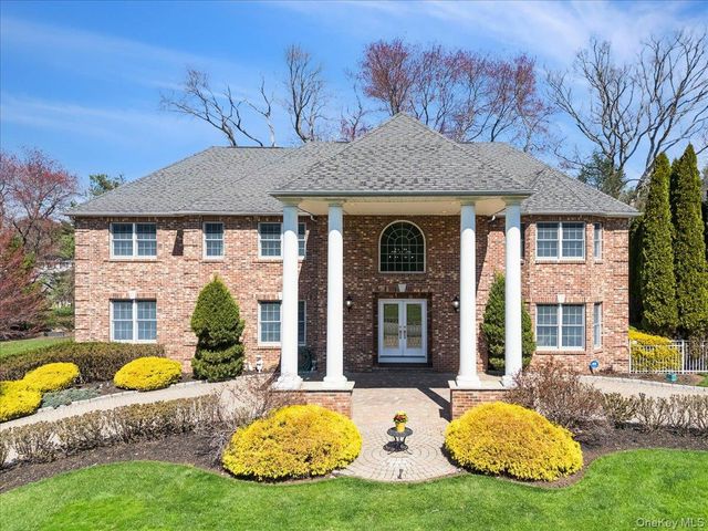 33 King Arthur Court, New City, NY 10956