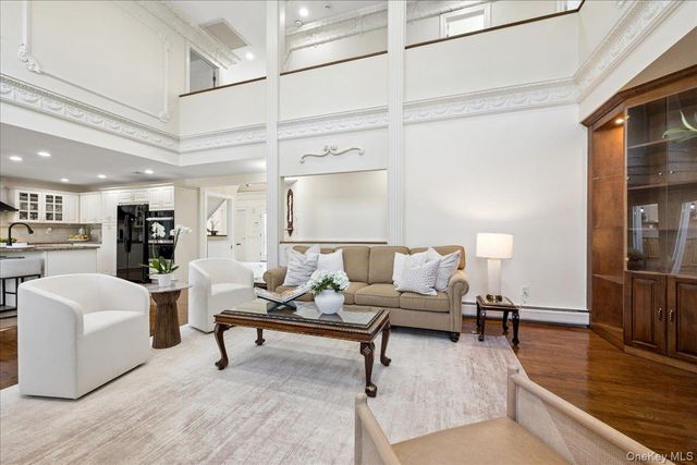 33 King Arthur Court, New City, NY 10956