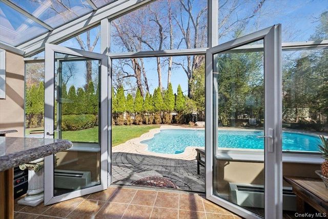 33 King Arthur Court, New City, NY 10956