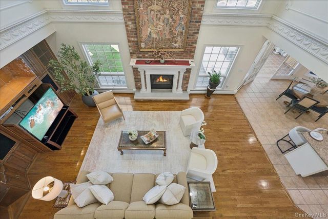 33 King Arthur Court, New City, NY 10956
