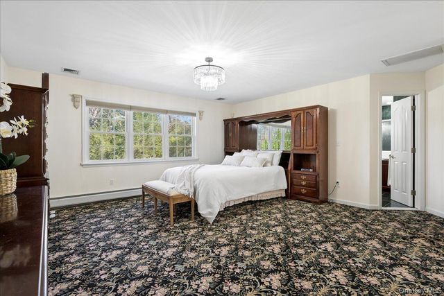 33 King Arthur Court, New City, NY 10956