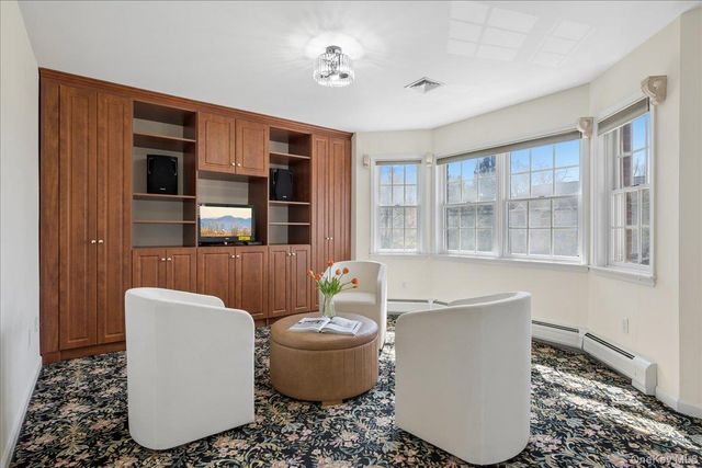 33 King Arthur Court, New City, NY 10956