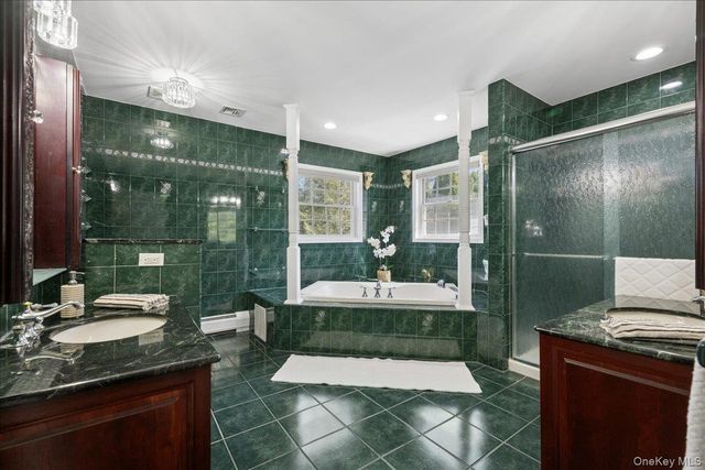 33 King Arthur Court, New City, NY 10956