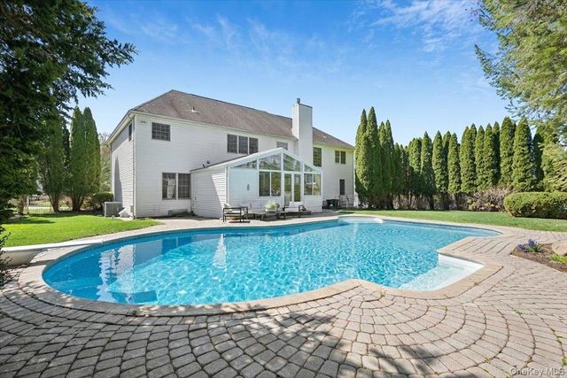 33 King Arthur Court, New City, NY 10956