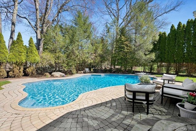 33 King Arthur Court, New City, NY 10956