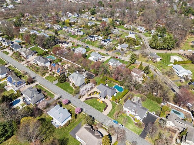33 King Arthur Court, New City, NY 10956