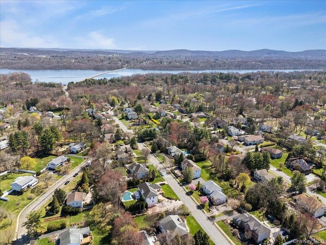 33 King Arthur Court, New City, NY 10956