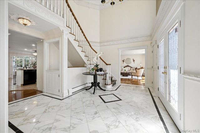 33 King Arthur Court, New City, NY 10956